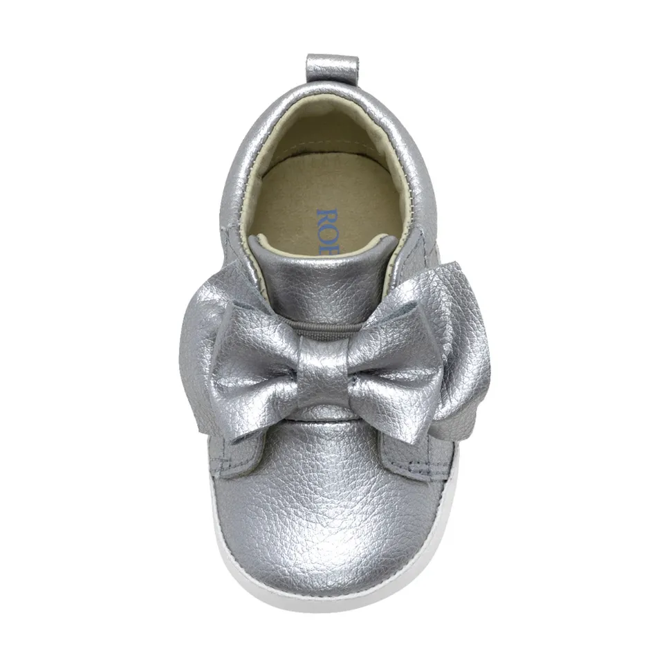 Silver Aria First Kicks