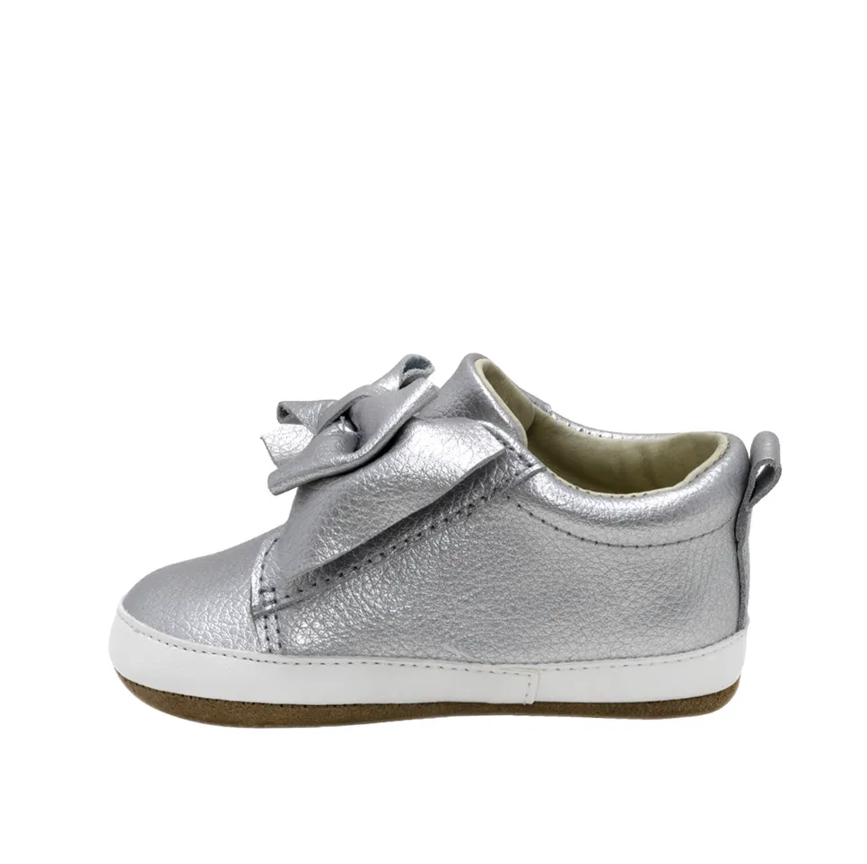 Silver Aria First Kicks